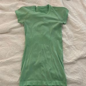 Lululemon Athetlica Short sleeve Teal Top